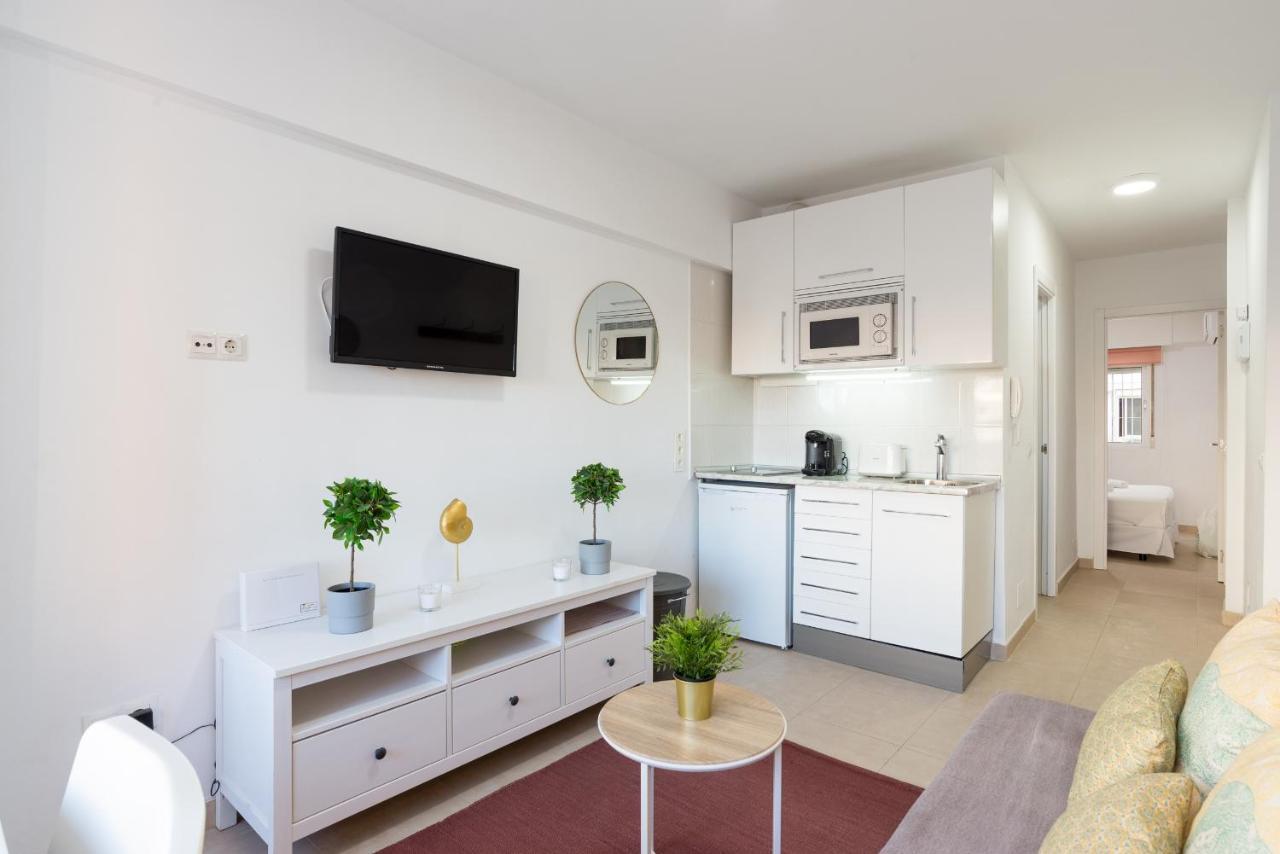 Mp7 Renovated Apartment Right On The Beach 700 Meters Away From Old Town Malaga Bagian luar foto
