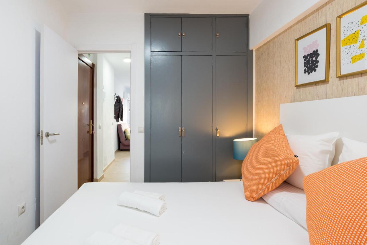 Mp7 Renovated Apartment Right On The Beach 700 Meters Away From Old Town Malaga Bagian luar foto